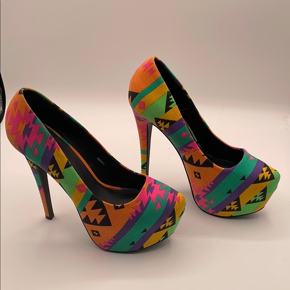 Aztec Print Platform High Heels Shoes Charlotte Russe Size 8 Colorful Canvas - Picture 3 of 15